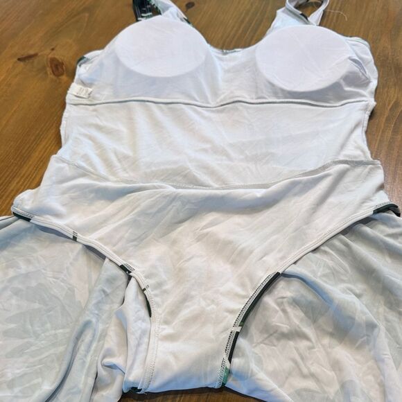 Green & White leaf swimdress women’s one piece swimwear NWOT XXL - Picture 13 of 13